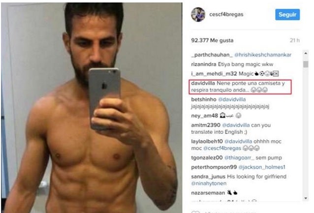 El troleo de Villa a Cesc Fábregas por una imagen presumiendo de abdominales El troleo de Villa a Cesc Fábregas por una imagen presumiendo de abdominales