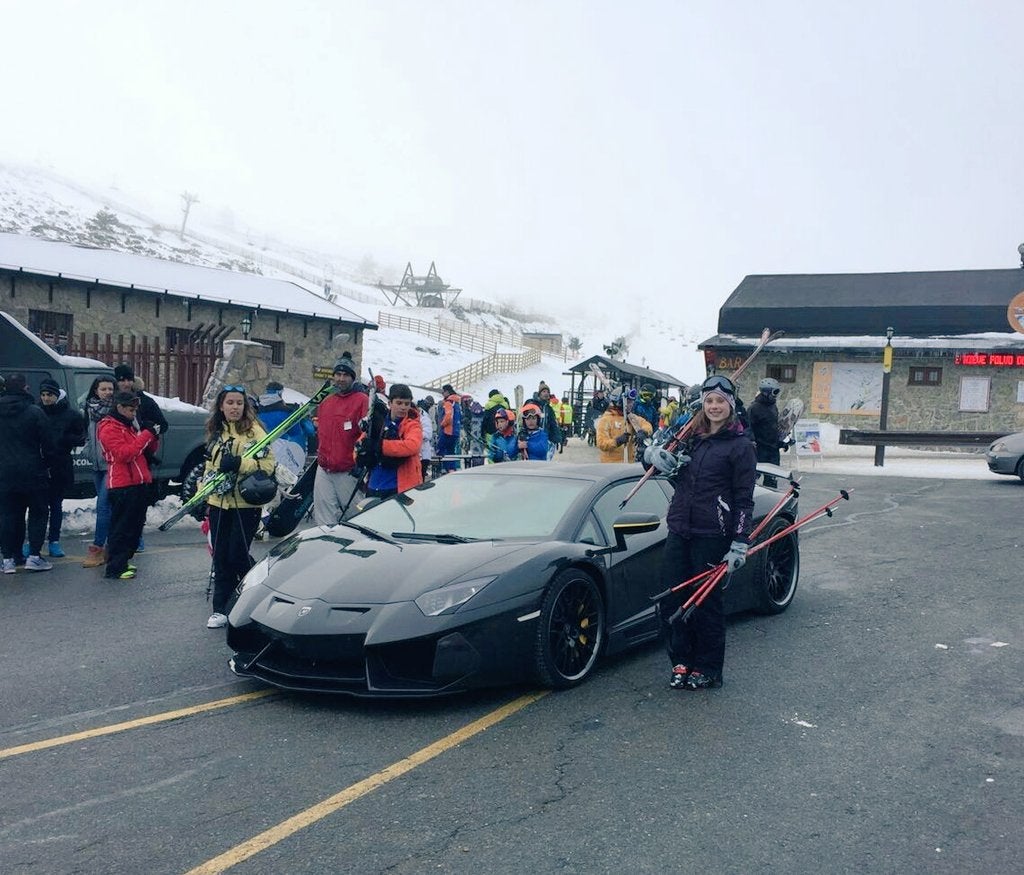 Cristiano Ronaldo y su novia abandonan su Lamborghini Aventador en Navacerrada Cristiano Ronaldo y su novia abandonan su Lamborghini Aventador en Navacerrada
