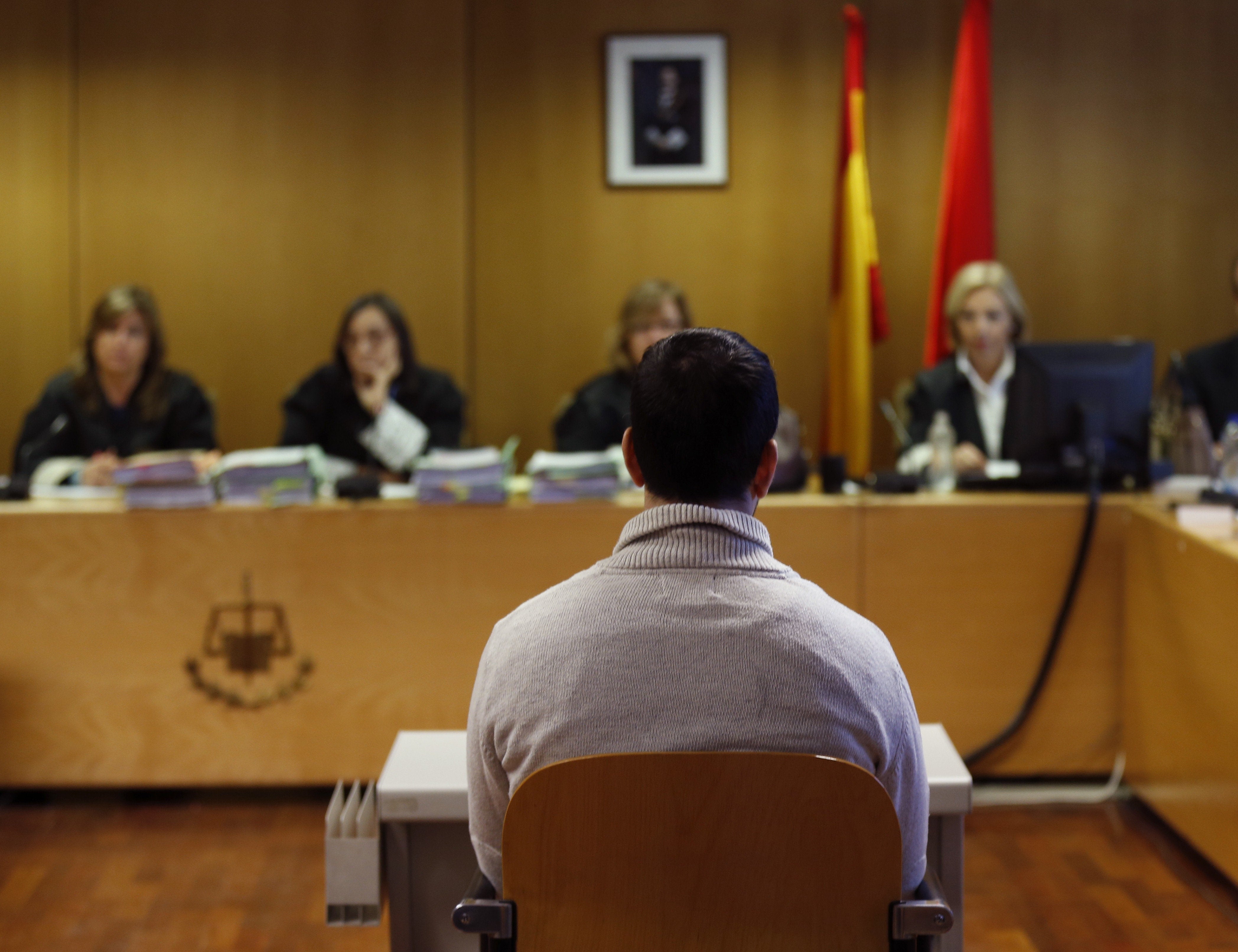 El Tribunal Supremo confirma 45 años de cárcel a un profesor de Madrid por abusar sexualmente de 9 niños El Tribunal Supremo confirma 45 años de cárcel a un profesor de Madrid por abusar sexualmente de 9 niños