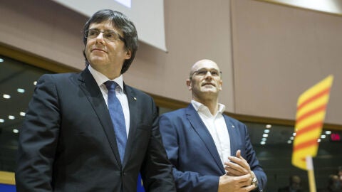 Puigdemont con Ra&uuml;l Romeva