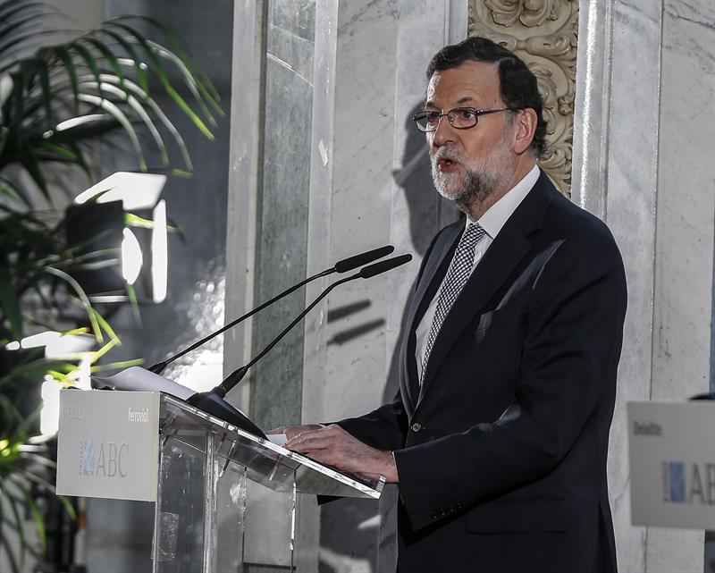 Rajoy cree que Bruselas da a Puigdemont el trato que merece y le pide diálogo Rajoy cree que Bruselas da a Puigdemont el trato que merece y le pide diálogo