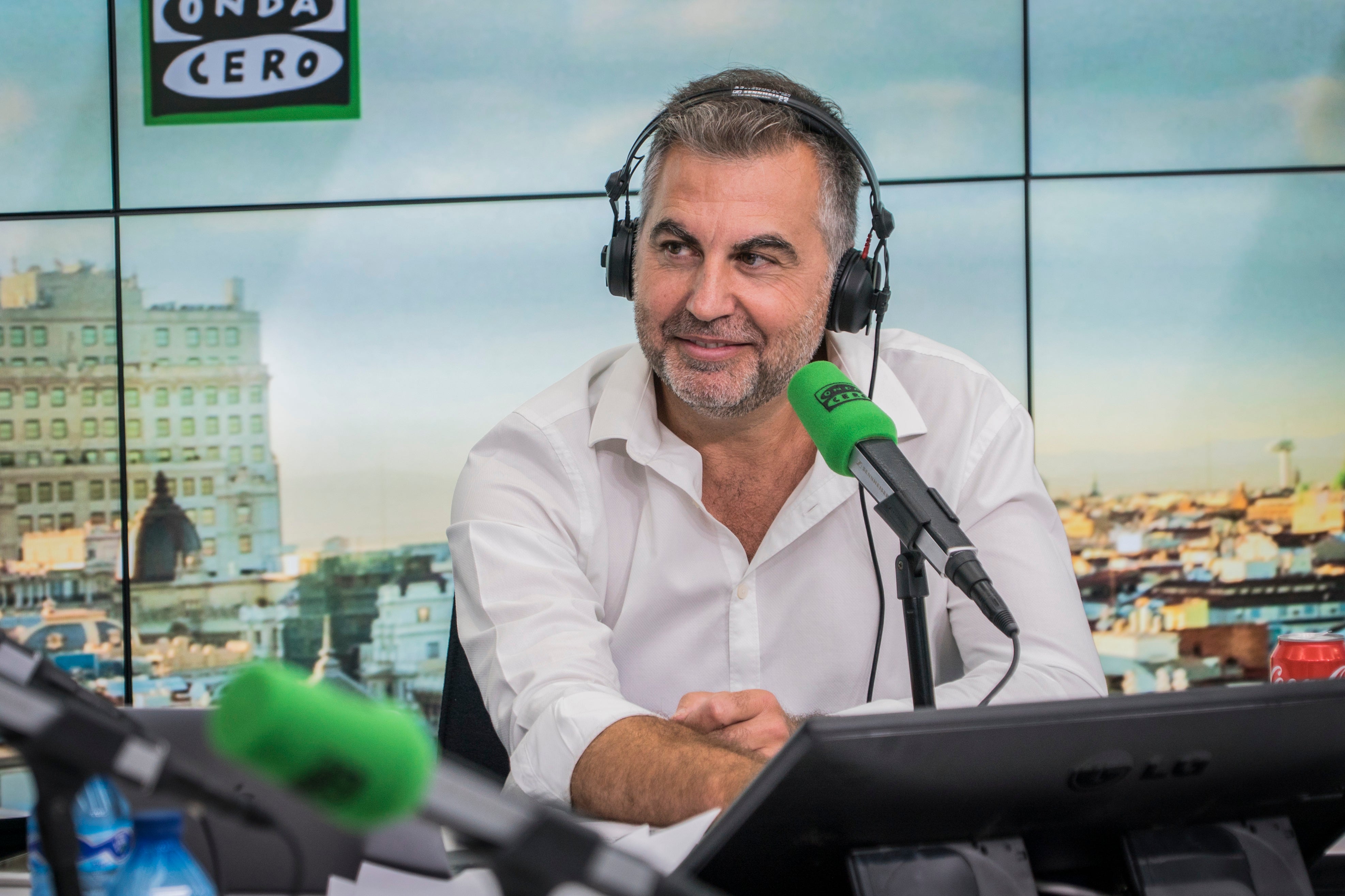 Humor | Carlos Alsina habla con su mejor oyente: "¿Ser un alsiner es delito?" Humor | Carlos Alsina habla con su mejor oyente: "¿Ser un alsiner es delito?"