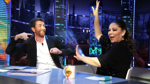 Isabel Pantoja baila al son de 'Debo hacerlo', el tema que canta junto a Kiko Rivera