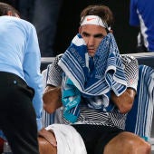 El médico asiste a Federer en la final del Open de Australia