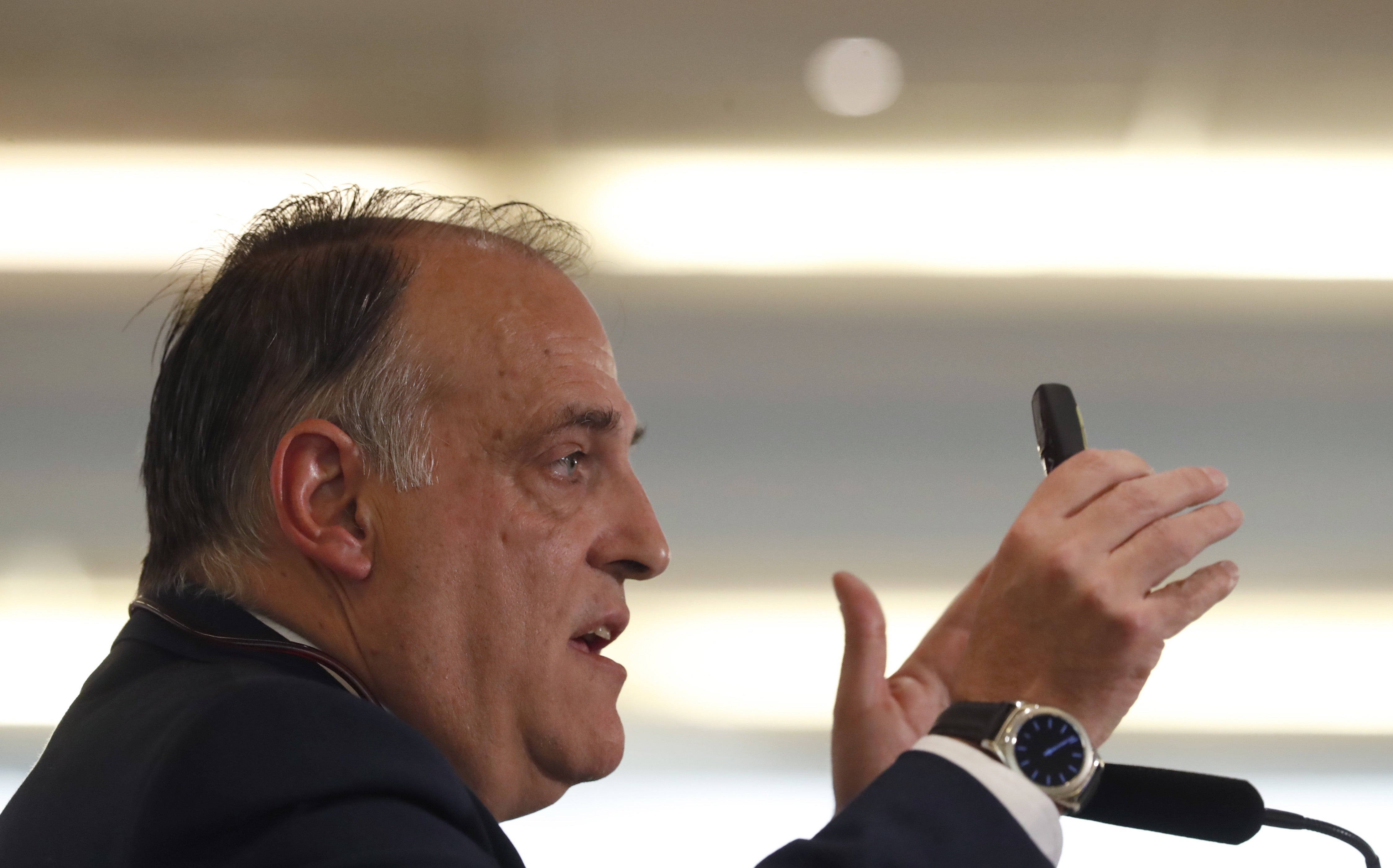 Javier Tebas entra en el caso Zozulya: "Si ha habido coacciones pondré una querella criminal" Javier Tebas entra en el caso Zozulya: "Si ha habido coacciones pondré una querella criminal"