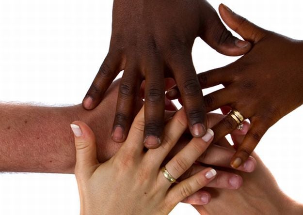 Entidades y colectivos lamentan la falta de voluntad de las administraciones para atender a las personas inmigrantes Entidades y colectivos lamentan la falta de voluntad de las administraciones para atender a las personas inmigrantes