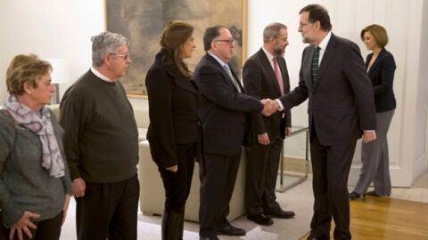 Mariano Rajoy recibe a las familias de las v&iacute;ctimas del Yak-42