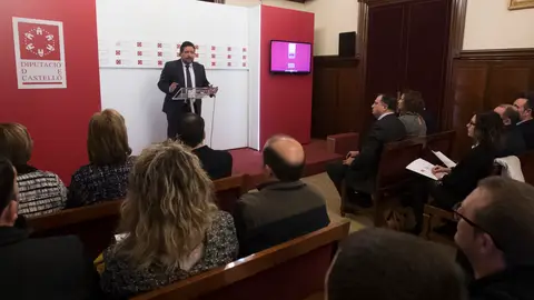 El presidente de la Diputación, Javier Moliner, anima a participar en la convocatoria. PREMIO DIPUTACIÓN