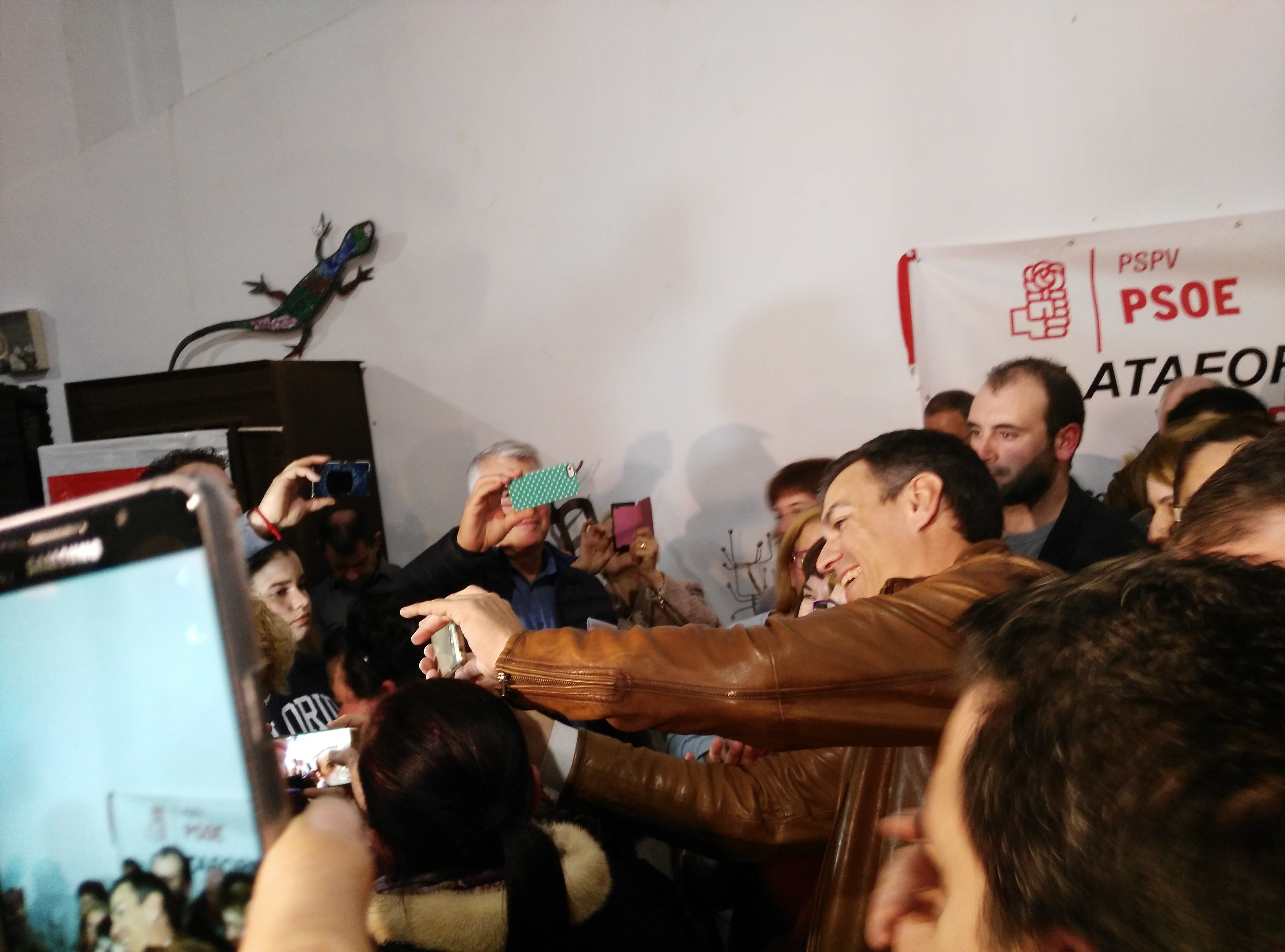 El ex secretario general del partido socialista, Pedro Sánchez, apuesta por la militancia en su candidatura a la secretaria general del PSOE El ex secretario general del partido socialista, Pedro Sánchez, apuesta por la militancia en su candidatura a la secretaria general del PSOE