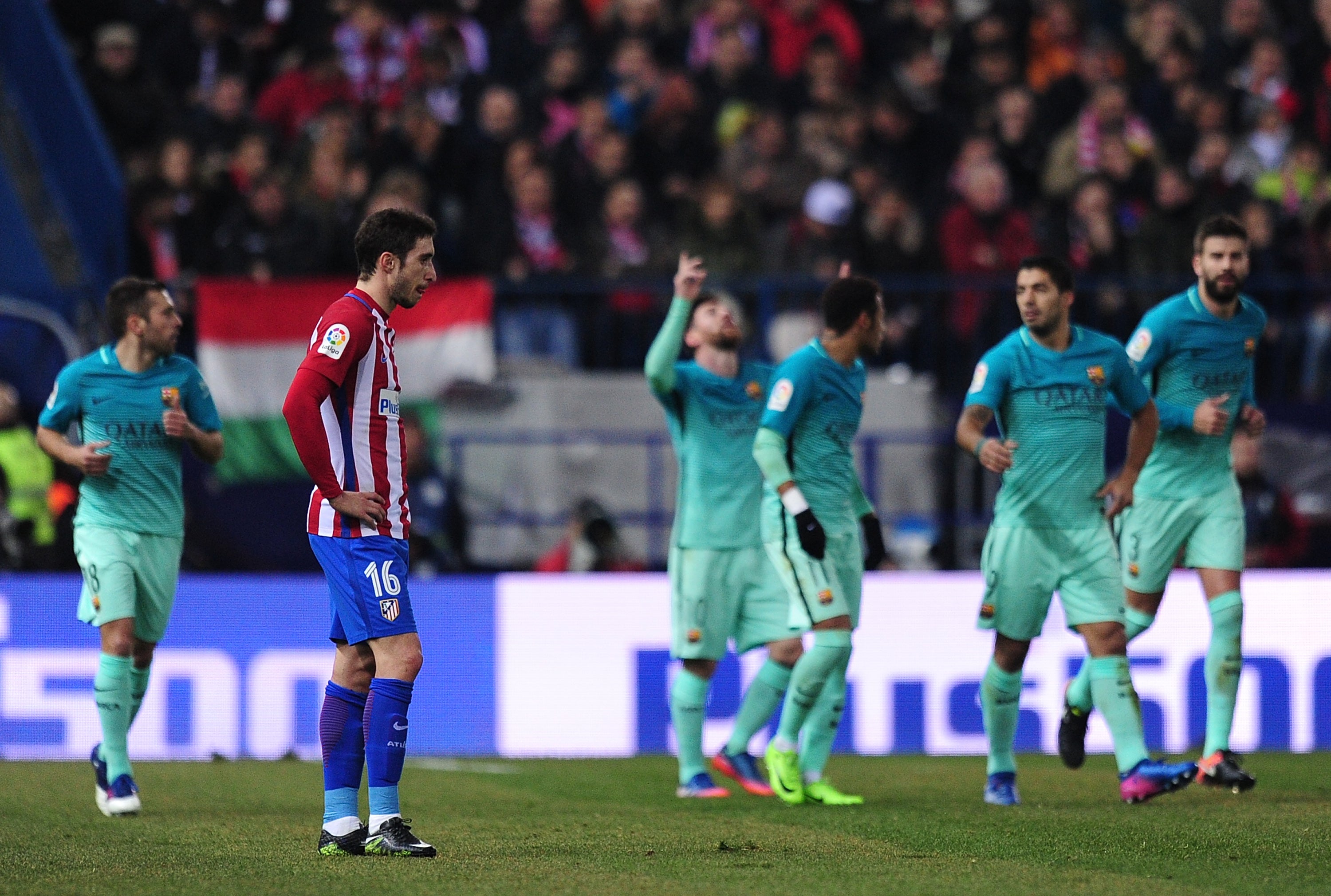 Atlético de Madrid 1 - 2 Barcelona. Messi y Suárez acercan al Barça a la final Atlético de Madrid 1 - 2 Barcelona. Messi y Suárez acercan al Barça a la final