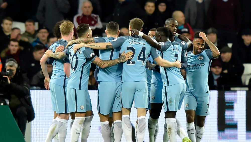 El Manchester City celebrando uno de sus goles