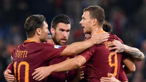Los jugadores de la Roma celebrando un gol