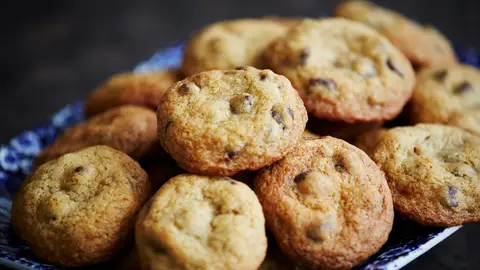 Un plato con galletas Un plato con galletas