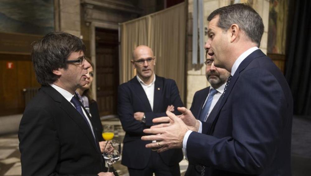 Carles Puigdemont recibe a los cónsules acreditados en Barcelona