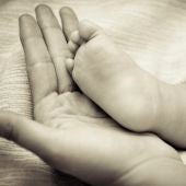 Los bebés recuerdan para siempre su lengua de nacimiento