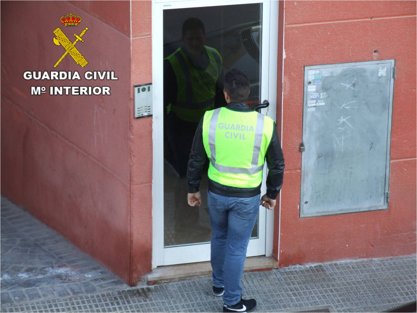 La Guardia Civil detiene a un joven en Albatera por intento de violación y robos a punta de pistola La Guardia Civil detiene a un joven en Albatera por intento de violación y robos a punta de pistola