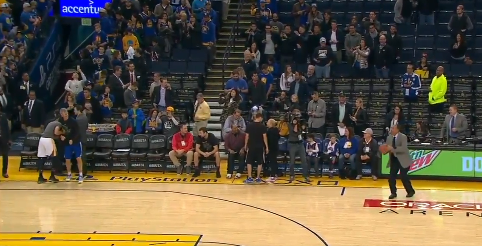 De tal palo, tal astilla: tremendo triple del padre de Stephen Curry desde su casa De tal palo, tal astilla: tremendo triple del padre de Stephen Curry desde su casa