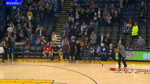 Dell Curry se dispone a lanzar un triple Dell Curry se dispone a lanzar un triple