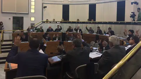 Momento de una votación en el Pleno de la Diputación Provincial de Alicante. Diputación Provincial de Alicante