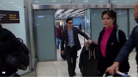 Javier Fern&aacute;ndez, a su llegada al aeropuerto de Barajas