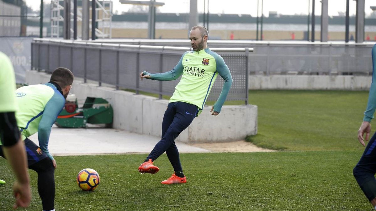 Andrés Iniesta se reincorpora a los entrenamientos del Barcelona Andrés Iniesta se reincorpora a los entrenamientos del Barcelona