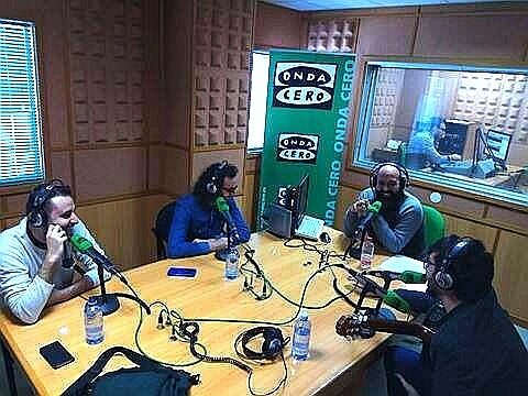 Recibimos en los estudios a Antilópez y Víctor Lemes. Recibimos en los estudios a Antilópez y Víctor Lemes.