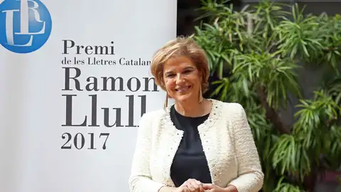 La periodista Pilar Rahola posa tras ganar la XXXVII edición del Premio Ramon Llull de las Letras Catalanas La periodista Pilar Rahola posa tras ganar la XXXVII edición del Premio Ramon Llull de las Letras Catalanas