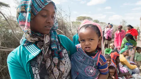 Madre y niño en Etiopia Contraparte
