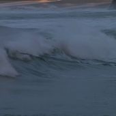 Frame 25.160275 de: A Coruña, Lugo y Pontevedra siguen en alerta roja por olas de 10 metros