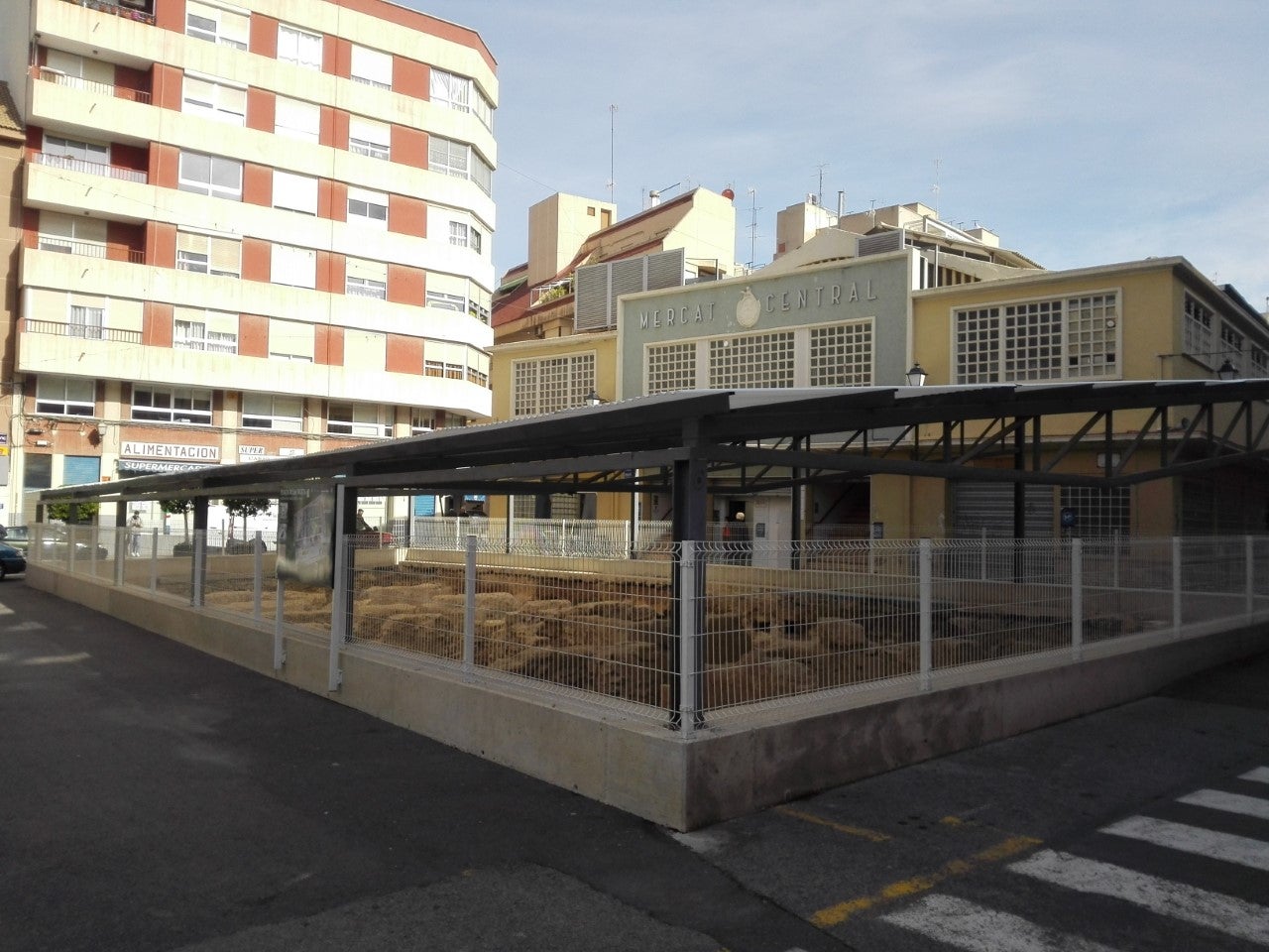 Pese al desalojo de los placeros del Mercado Central el Ayuntamiento de Elche sigue sin tener el proyecto de excavaciones arqueológicas de Aparcisa Pese al desalojo de los placeros del Mercado Central el Ayuntamiento de Elche sigue sin tener el proyecto de excavaciones arqueológicas de Aparcisa