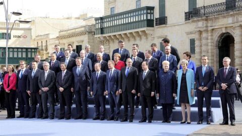 Foto de familia en el &aacute;mbito de la cumbre informal de l&iacute;deres de la UE en La Valeta (Malta)