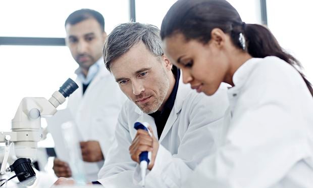 Los científicos y los médicos son los profesionales más valorados pero los menos conocidos Los científicos y los médicos son los profesionales más valorados pero los menos conocidos