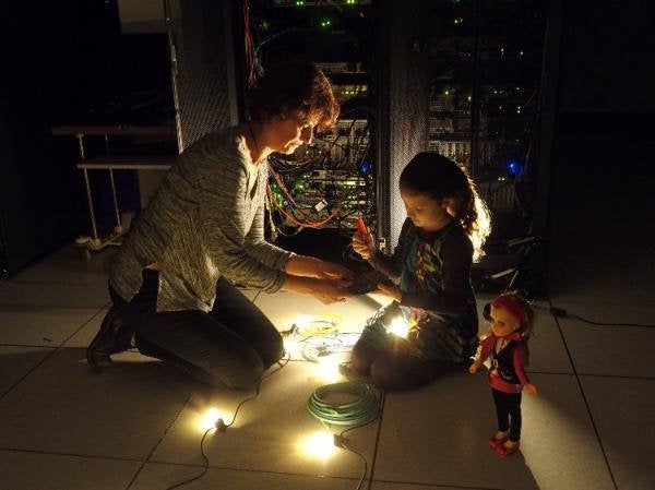 Fronteras del futuro: Las niñas en la ciencia Fronteras del futuro: Las niñas en la ciencia