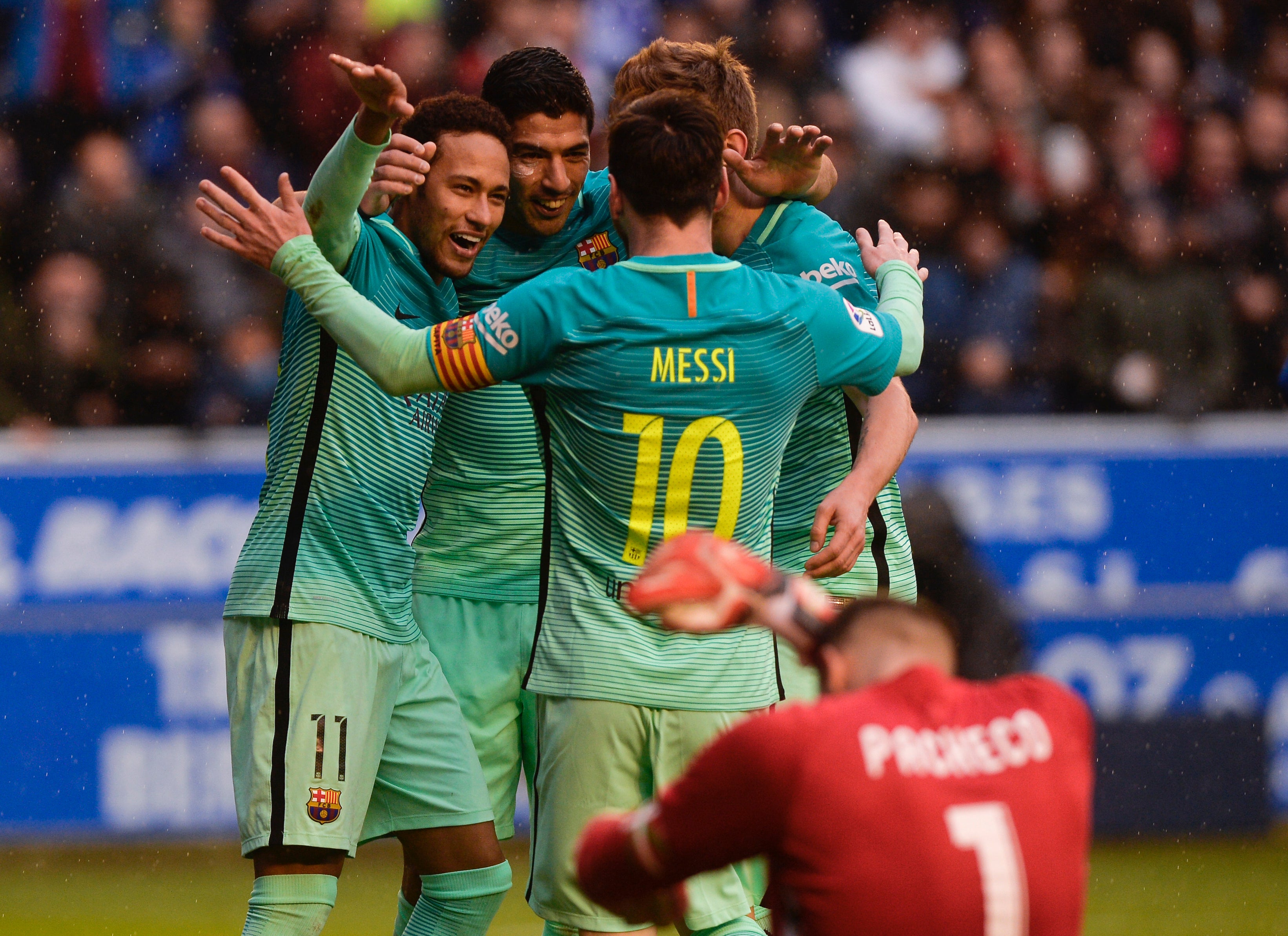 Alavés 0 - 6 Barcelona. El Barcelona arrolla al Alavés en el ensayo de la final de Copa Alavés 0 - 6 Barcelona. El Barcelona arrolla al Alavés en el ensayo de la final de Copa