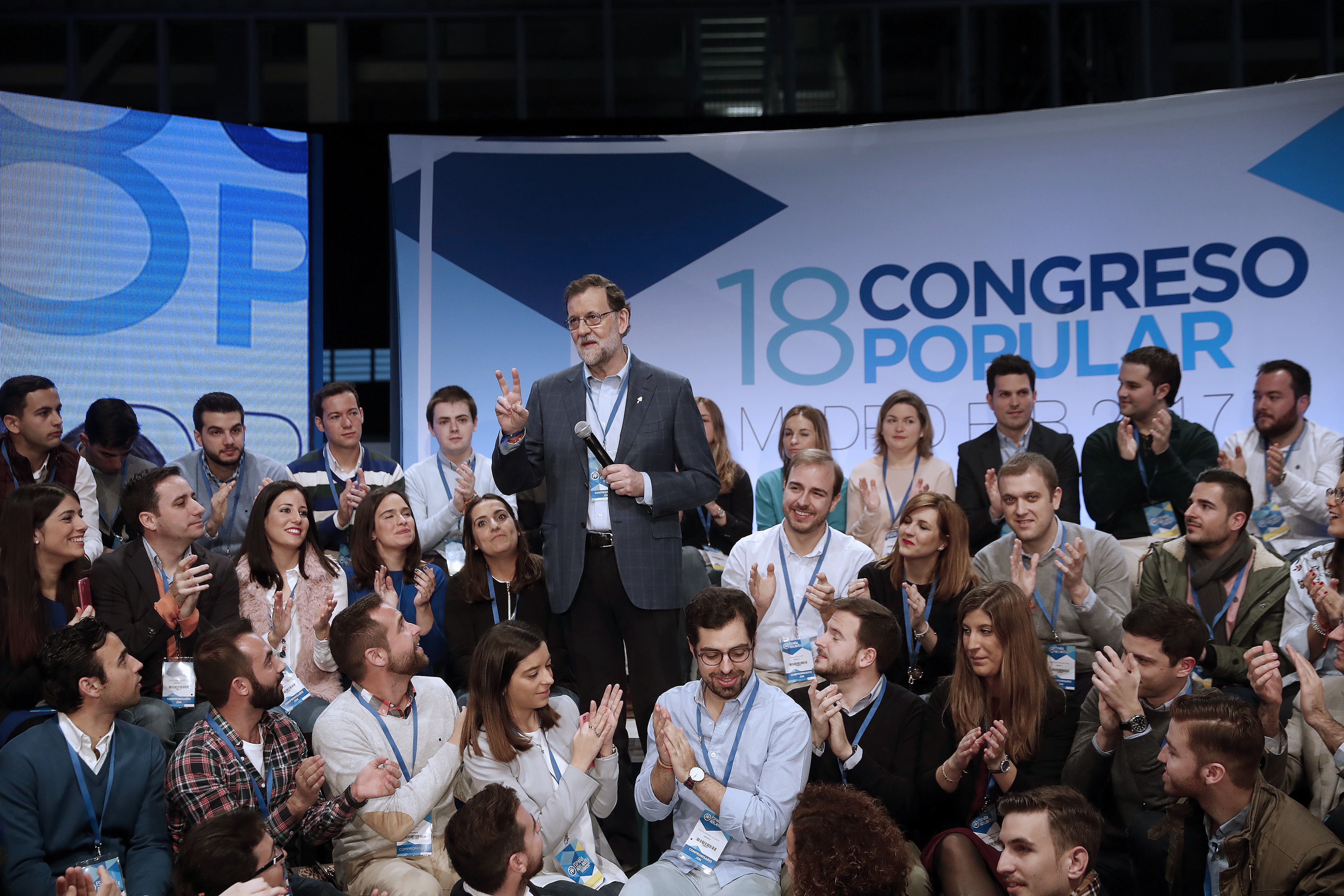 Rajoy: "La política es una actividad noble, aunque haya gente que haga lo que no es debido" Rajoy: "La política es una actividad noble, aunque haya gente que haga lo que no es debido"