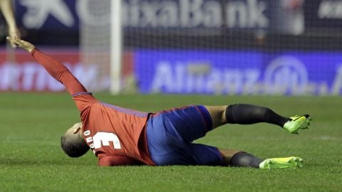 Tano, despu&eacute;s de lesionarse en la pierna derecha