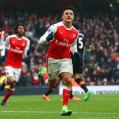 Alexis celebra un gol con el Arsenal