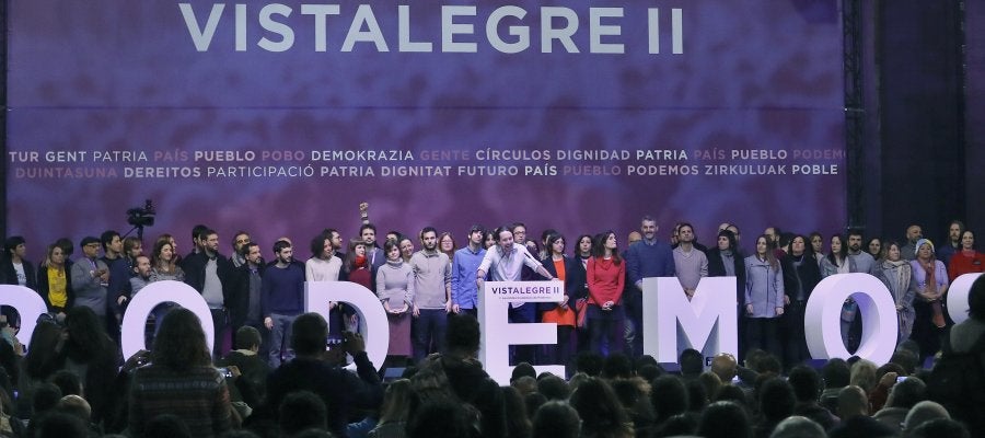 El secretario general de Podemos, Pablo Iglesias (c), acompañado por los miembros del Consejo Ciudano del partido El secretario general de Podemos, Pablo Iglesias (c), acompañado por los miembros del Consejo Ciudano del partido