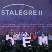El secretario general de Podemos, Pablo Iglesias (c), acompañado por los miembros del Consejo Ciudano del partido
