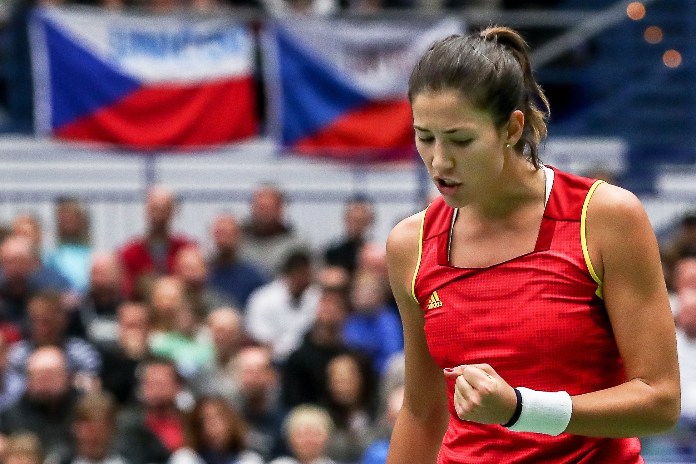 Garbiñe Muguruza adelanta a España en la Copa Federación tras su victoria ante Strykova Garbiñe Muguruza adelanta a España en la Copa Federación tras su victoria ante Strykova