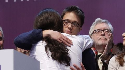 Pablo Iglesias e &Iacute;&ntilde;igo Errej&oacute;n en Vistalegre II