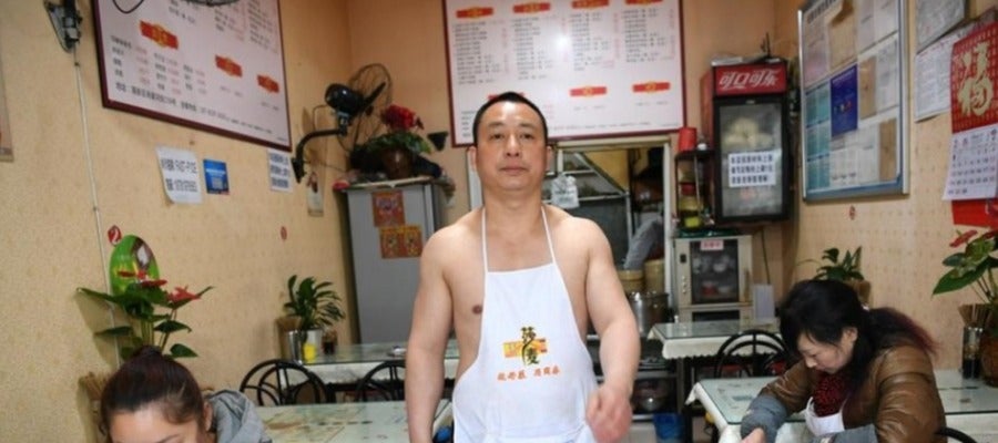 Dong Wanbing en su restaurante Dong Wanbing en su restaurante