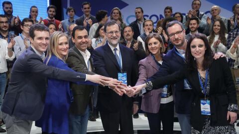 Rajoy, reelegido sin fisuras, mantiene a Cospedal como n&uacute;mero dos del PP