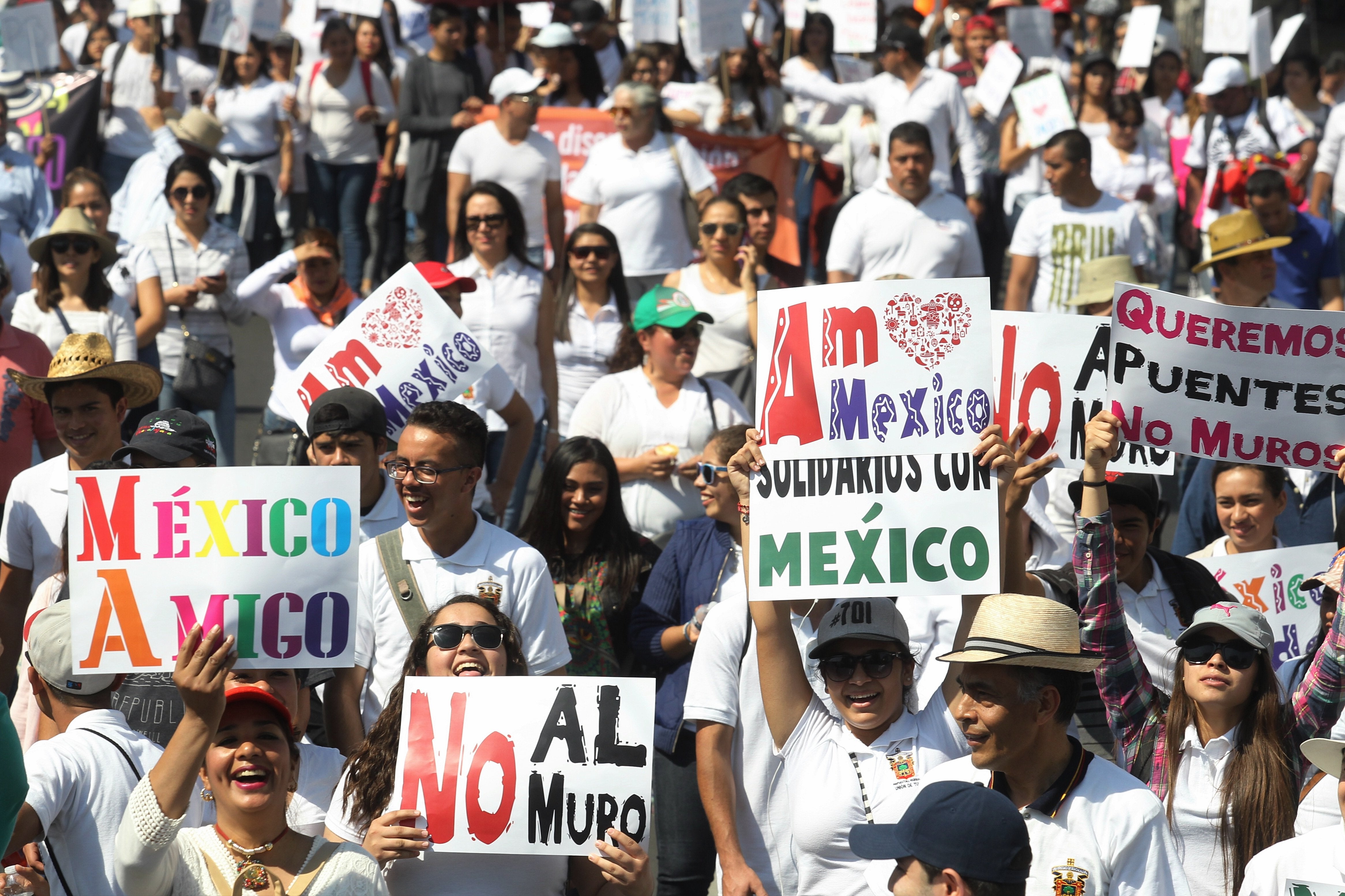 Arrestan en Misisipi a 680 inmigrantes en la mayor redada en una década Arrestan en Misisipi a 680 inmigrantes en la mayor redada en una década