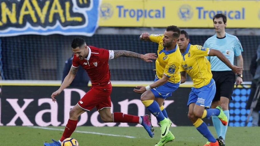 Vitolo, en un encuentro con el Sevilla en Las Palmas.