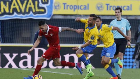 Vitolo, en un encuentro con el Sevilla en Las Palmas.