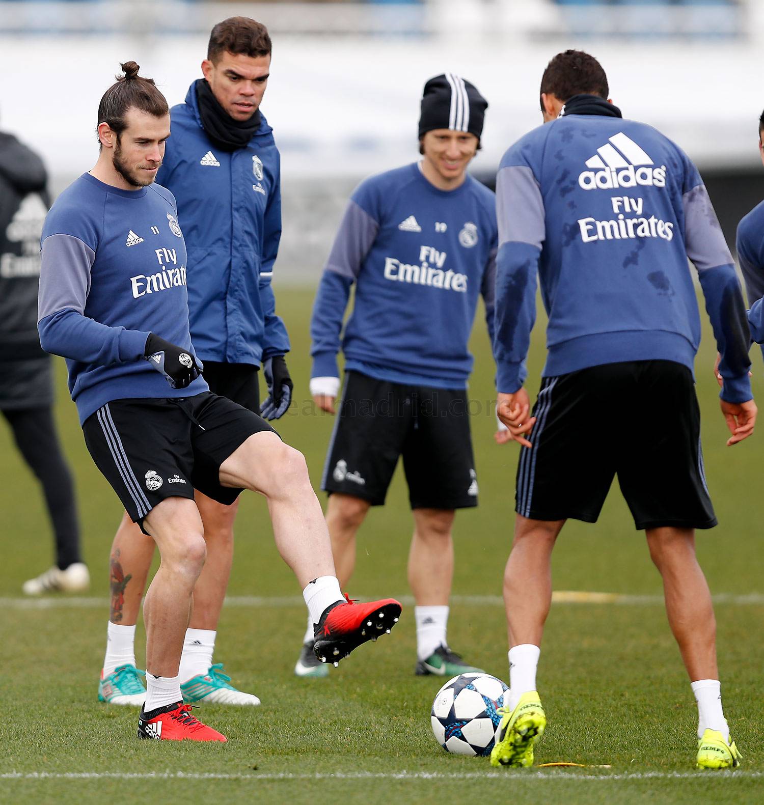 El Real Madrid quiere mantener su distancia en el liderato ganando a un sólido Espanyol El Real Madrid quiere mantener su distancia en el liderato ganando a un sólido Espanyol
