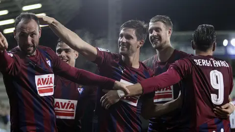 Los jugadores del Eibar celebrando uno de los goles Los jugadores del Eibar celebrando uno de los goles