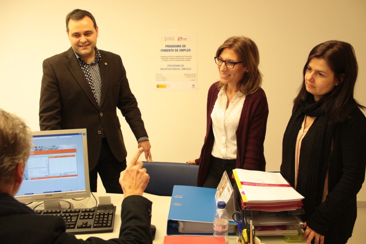 Un programa d'orientació laboral ajudarà a 240 veïnes parades de llarga duració a trobar treball. Un programa d'orientació laboral ajudarà a 240 veïnes parades de llarga duració a trobar treball.