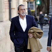 Correa (izquierda) a su llegada al Tribunal Superior de Justicia valenciano